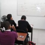 Familias exigen liberación de presos venezolanos tras semanas esperando fuera de cárceles